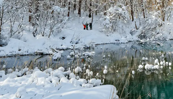 穿雪鞋去银装素裹的五色沼