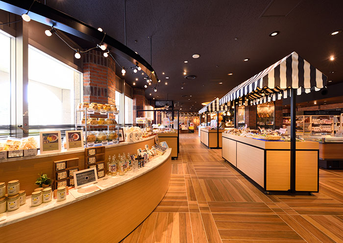 宽敞的商店空间。准备了福岛特有的特产。