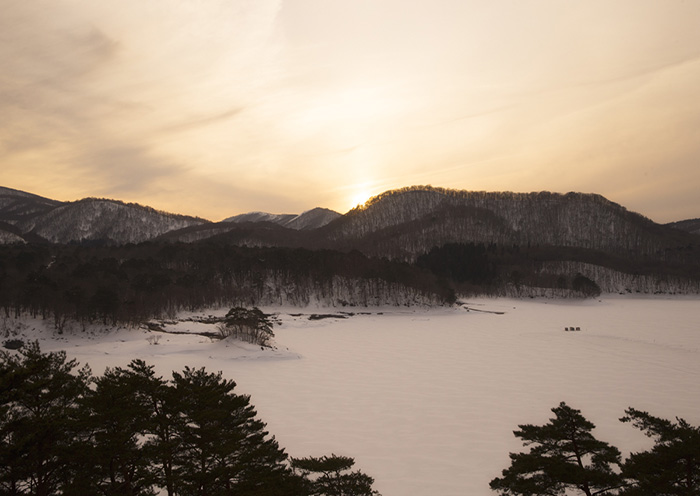 日原湖/里磐梯。位于磐台高原中心地带，是该地区最大的湖泊。