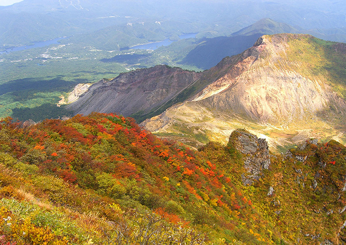 磐梯山/表磐梯地区。从万叶时代起就作为“会津岭”而闻名。