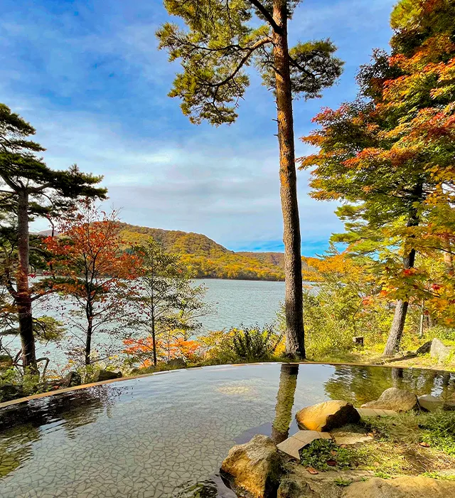 感受裏磐梯四季的源泉直流露天温泉