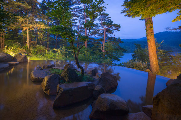 一篇报道介绍了Urabandai Lake Resort