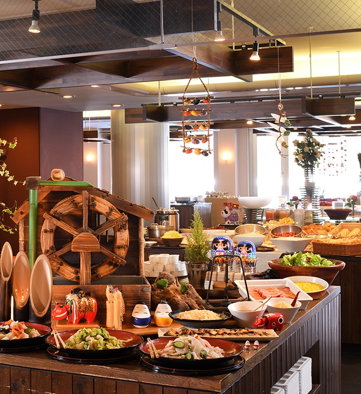 享用美味经典早餐。Hibara Hibara Dining一家位于Urabandai Lake Resort的自助餐厅。